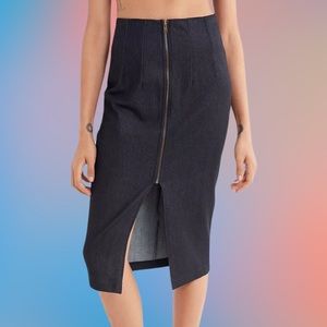 NWT 🌀 URBAN RENEWAL remnants denim midi skirt. XS